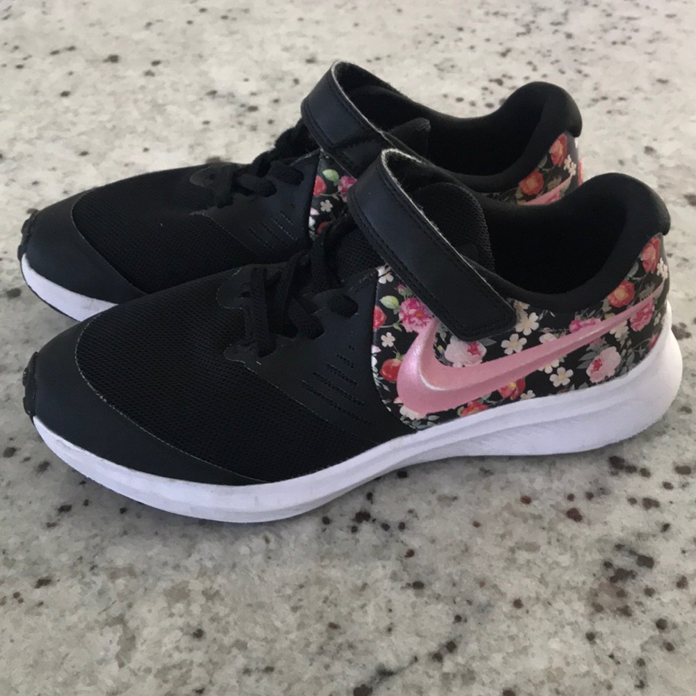 Nike girls shoes